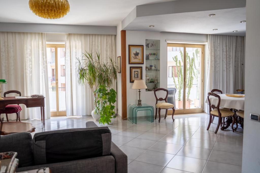 Super Elegante Centro Con Posto Auto E Wifi Veloce Apartment