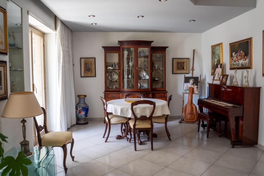 Appartement Super Elegante Centro Con Posto Auto E Wifi Veloce Naples